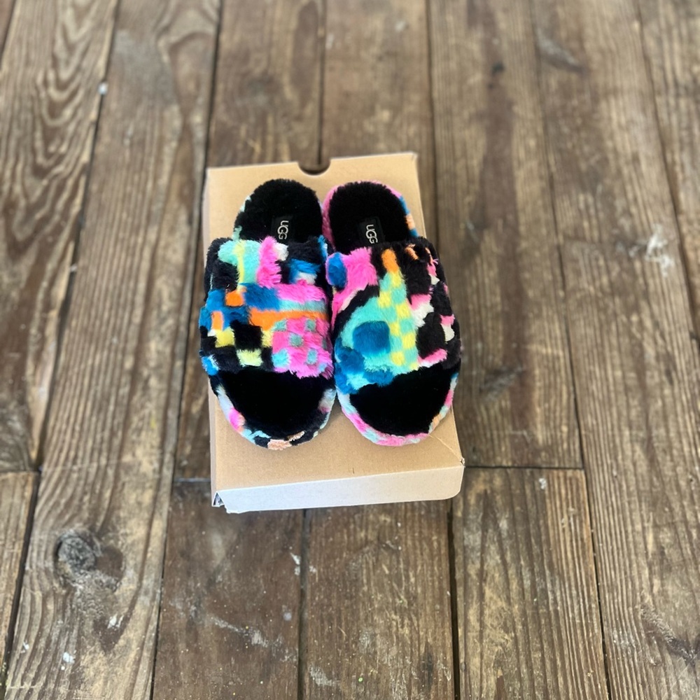 UGG Multicolor Fuzzy Slippers for little girls. Excellent condition.